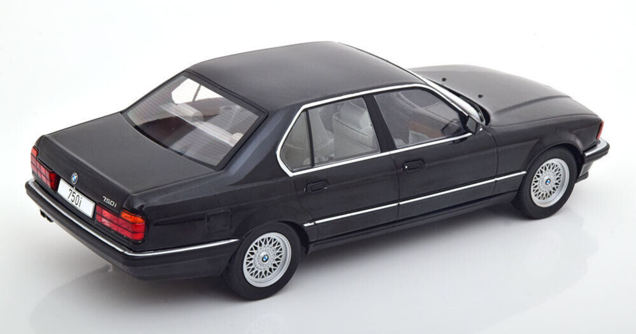 BMW BMW 7-Series (E32) 750i - 1:18 - Modelcar Group BMW BMW 7-Series (E32) 750i - 1:18 - Modelcar Group