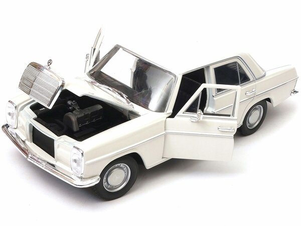 Mercedes-Benz Mercedes-Benz 220 (W115) 1968 - 1:24 - Welly Mercedes-Benz Mercedes-Benz 220 (W115) 1968 - 1:24 - Welly