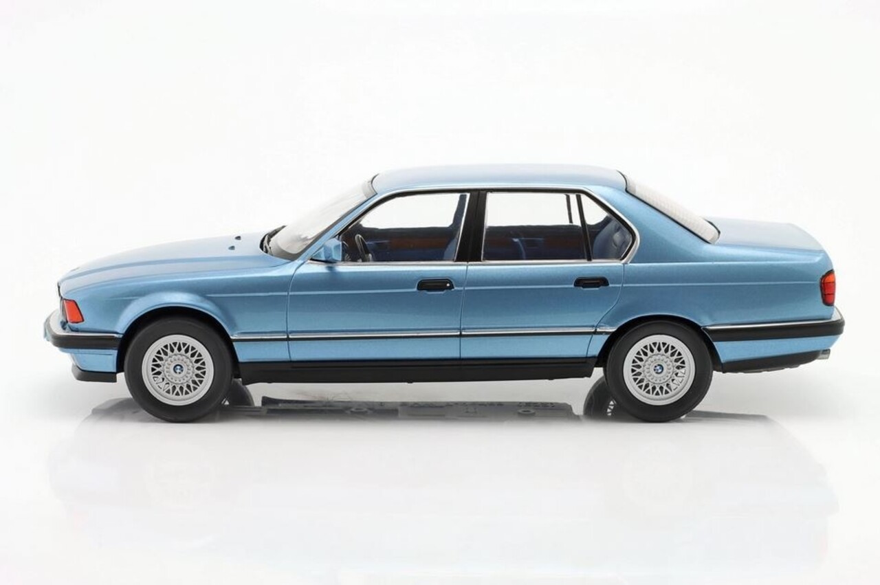 BMW BMW 7-Series (E32) 730i - 1:18 - Modelcar Group BMW BMW 7-Series (E32) 730i - 1:18 - Modelcar Group