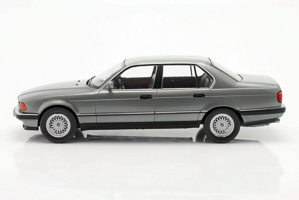BMW BMW 7-Series (E32) 740i - 1:18 - Modelcar Group