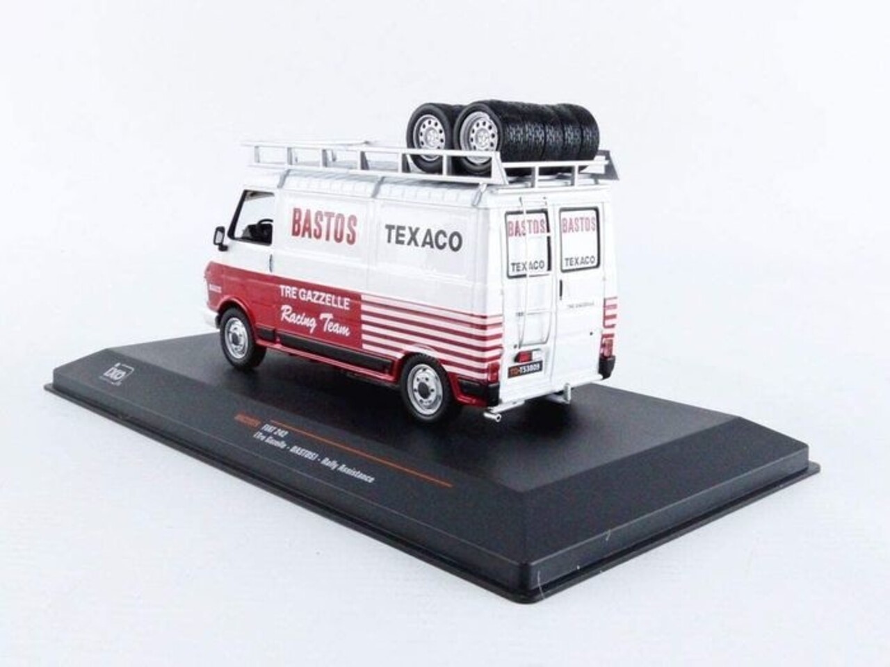 Fiat Fiat 242 (TRE Gazzelle / Bastos) Rally Assistance - 1:43 - IXO Models Fiat Fiat 242 (TRE Gazzelle / Bastos) Rally Assistance - 1:43 - IXO Models