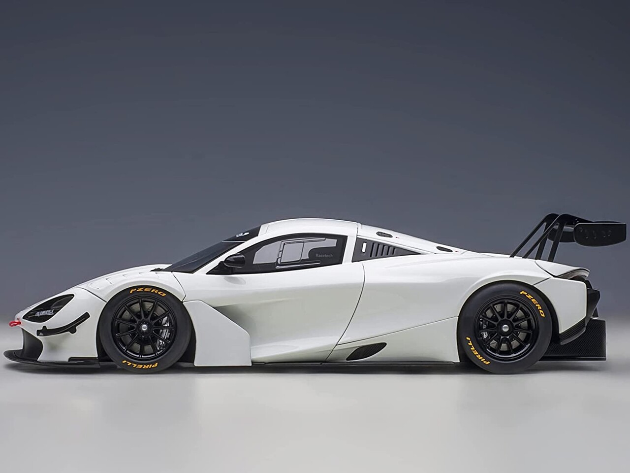 McLaren McLaren 720S GT3 - 1:18 - AUTOart