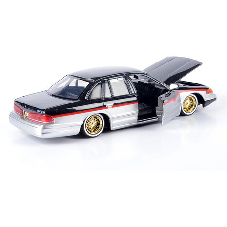 Ford Ford Crown Victoria Low Rider 1993 - 1:24 - Motor Max Ford Ford Crown Victoria Low Rider 1993 - 1:24 - Motor Max