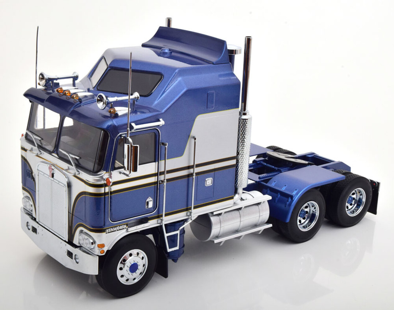 Kenworth Kenworth K100 Aerodyne - 1:18 - Road Kings Kenworth Kenworth K100 Aerodyne - 1:18 - Road Kings