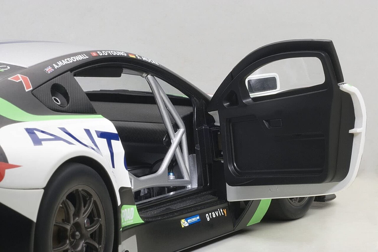 Aston Martin Aston Martin V12 Vantage #97A Bathurst 12 Hours Endurance Race 2015 - 1:18 - AUTOart Aston Martin Aston Martin V12 Vantage #97A Bathurst 12 Hours Endurance Race 2015 - 1:18 - AUTOart