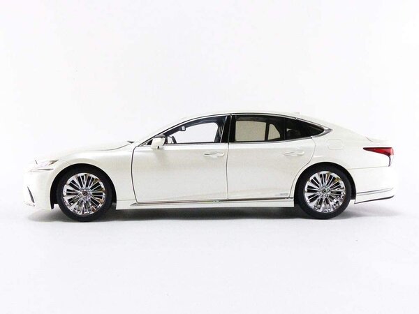 Lexus Lexus LS500h - 1:18 - AUTOart