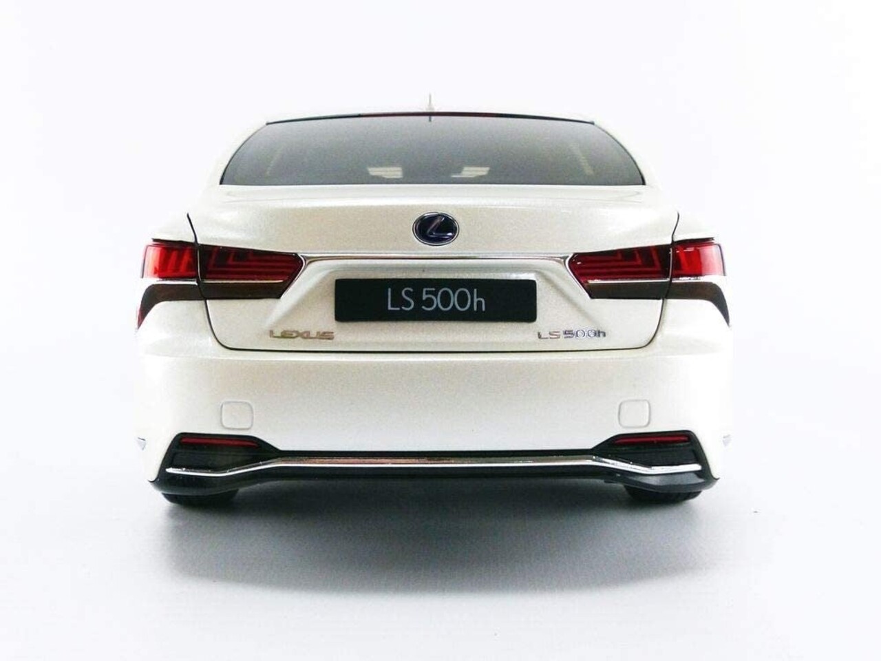 Lexus Lexus LS500h - 1:18 - AUTOart