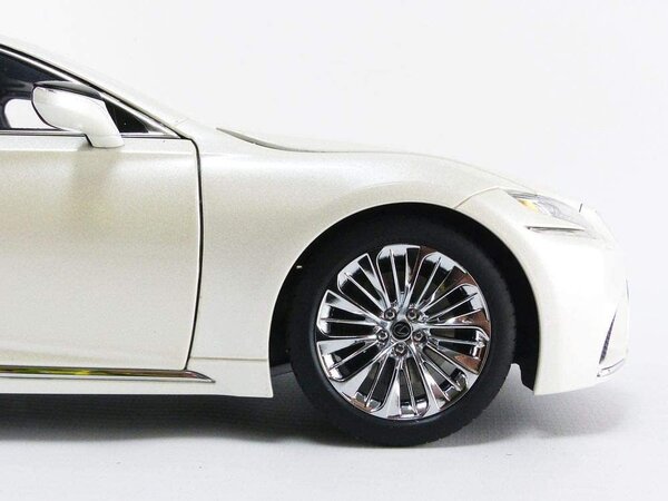 Lexus Lexus LS500h - 1:18 - AUTOart