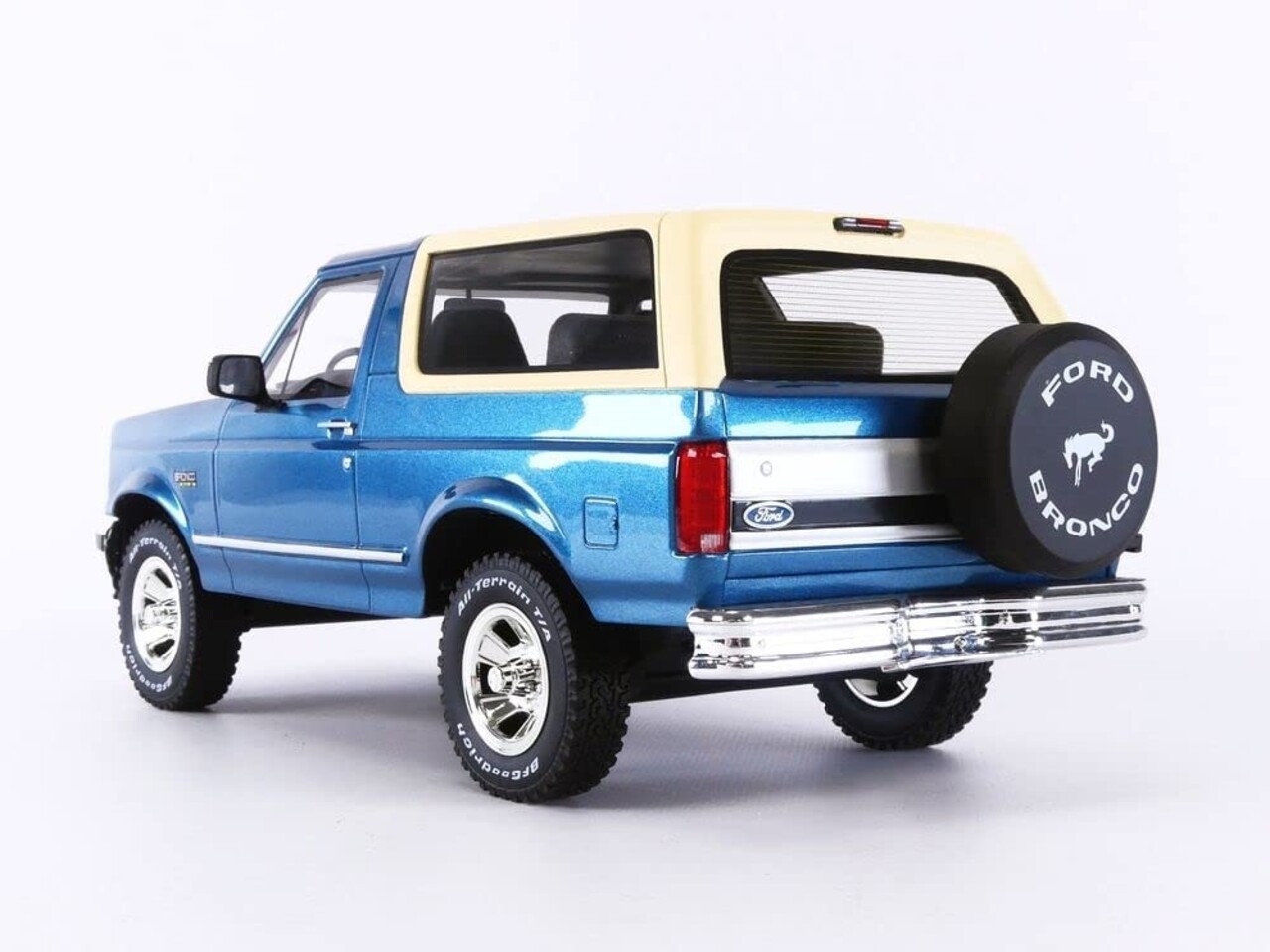 Ford Ford Bronco 1992 - 1:18 - LS Collectibles Ford Ford Bronco 1992 - 1:18 - LS Collectibles
