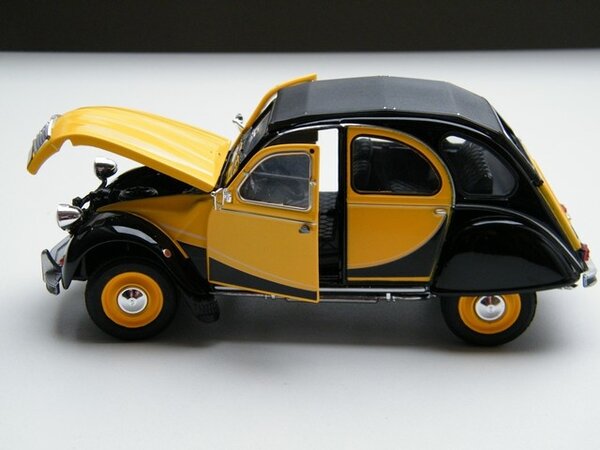 Citroen Citroën 2CV Charleston 1982 - 1:24 - Welly