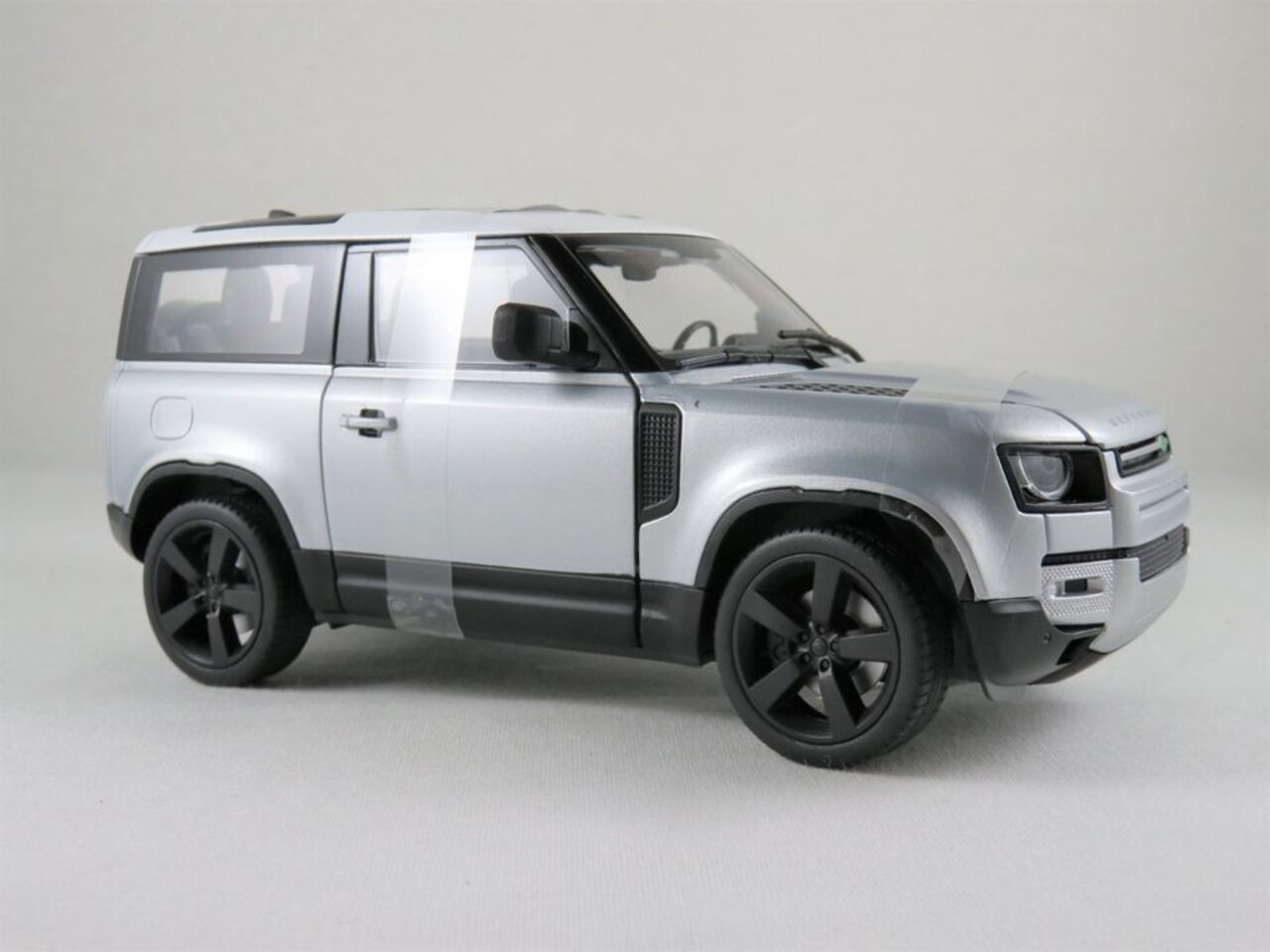 Land Rover Land Rover Defender 2020 -1:24 - Welly