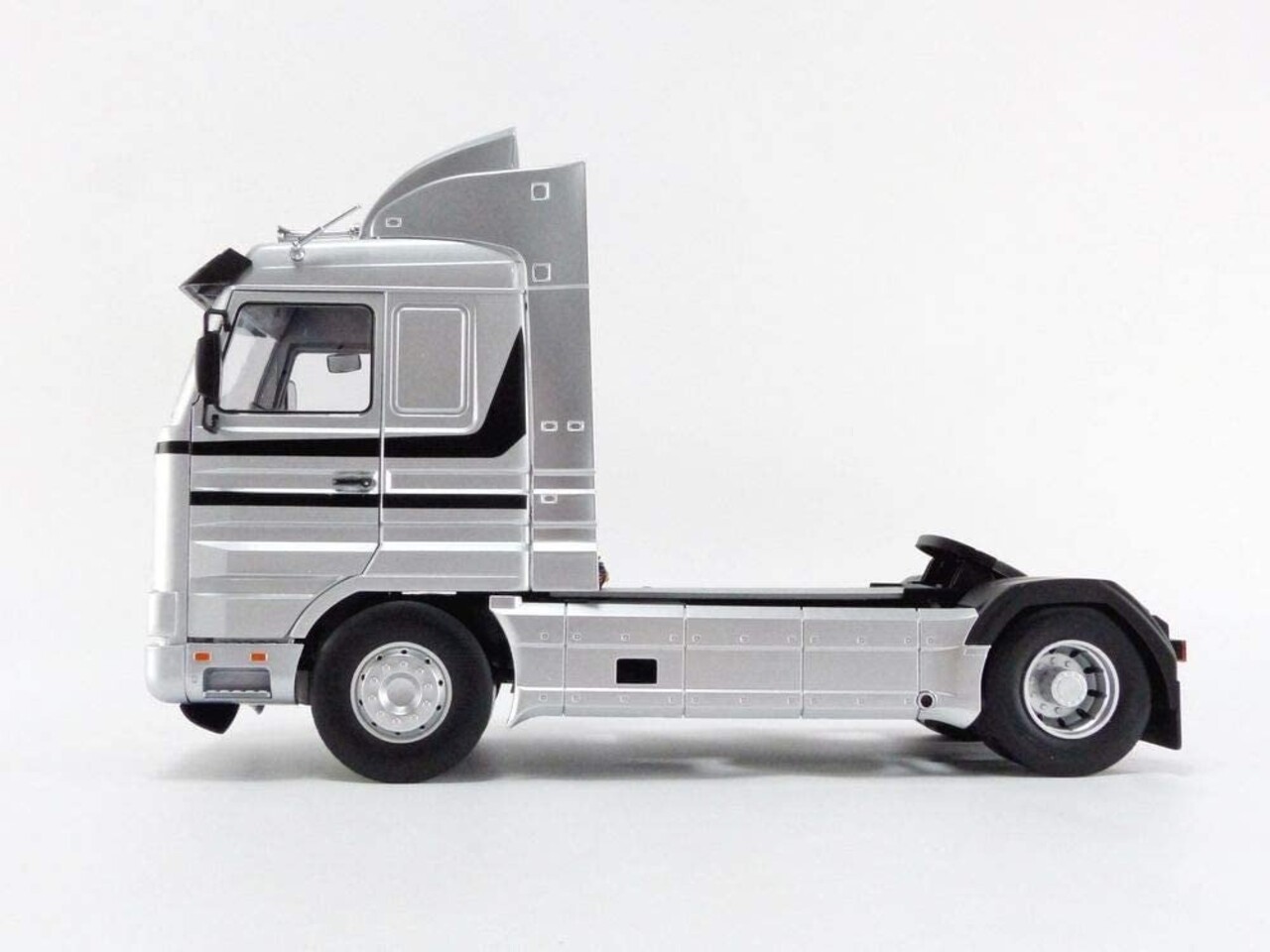 Scania Scania 143M 500 - 1:18 - Road Kings