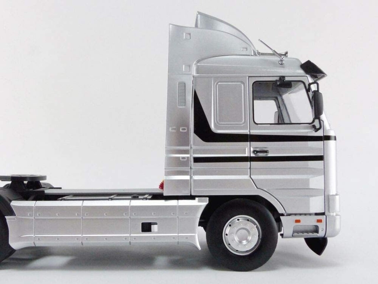 Scania Scania 143M 500 - 1:18 - Road Kings