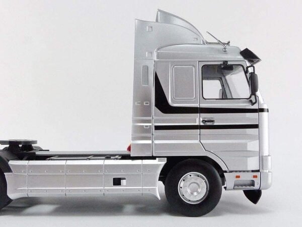 Scania 143M 500 Streamline Tractor 4x2 1995 - 1:18 - Road Scania 143M 500 Streamline Tractor 4x2 1995 - 1:18 - Road