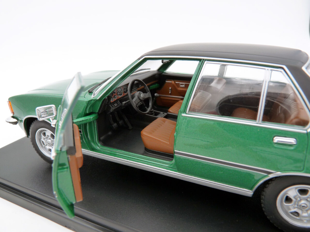 Opel Opel Commodore B GS/E 1972 - 1:24 - Whitebox