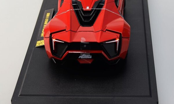 Movie Memorabilia Fast & Furious Lykan Hypersport (+ Dom Figure + Lights) - 1:18 - Jada Toys