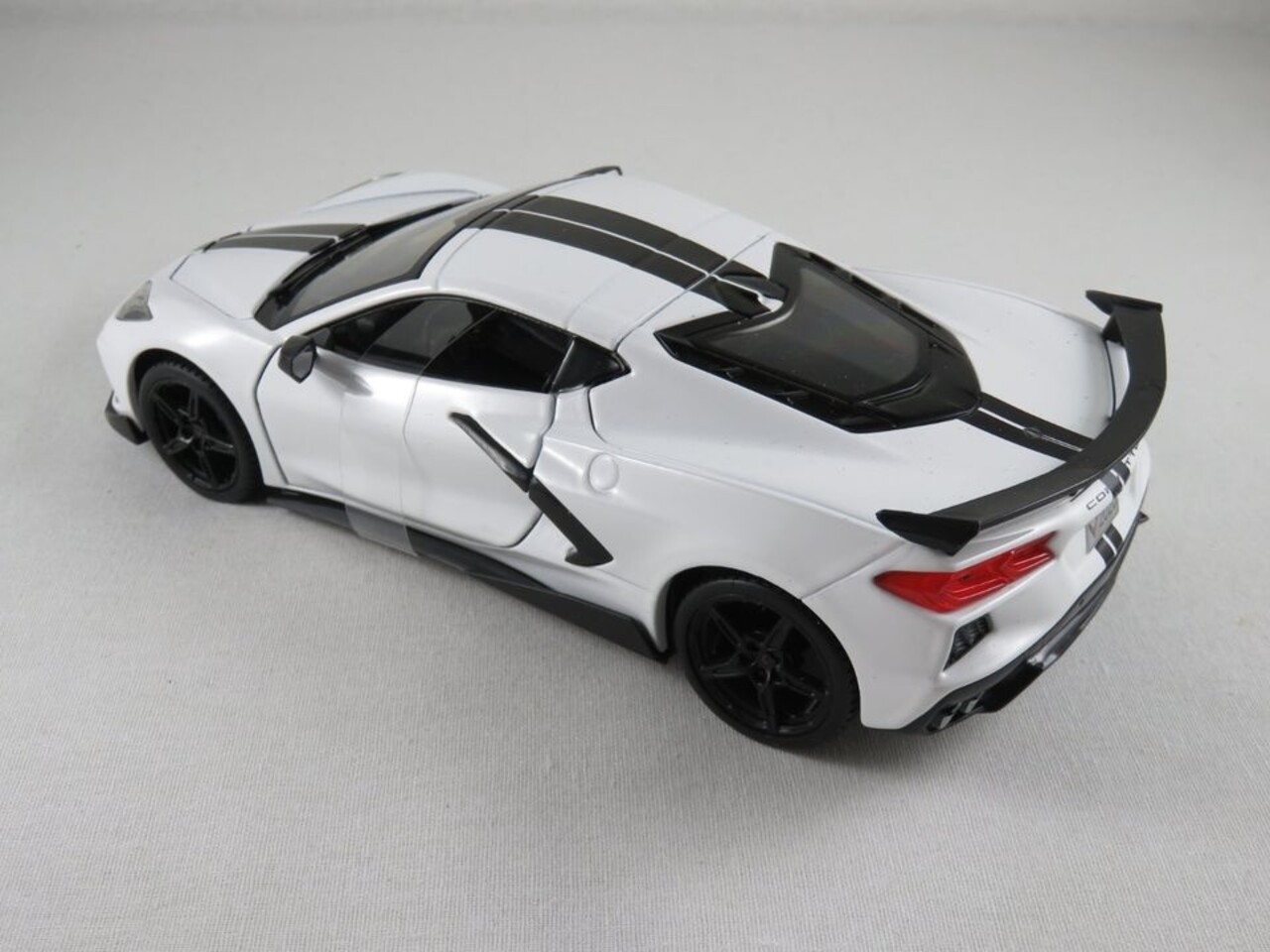 Chevrolet Chevrolet Corvette Stingray Coupe High Wing 2020 - 1:24 - Maisto Chevrolet Chevrolet Corvette Stingray Coupe High Wing 2020 - 1:24 - Maisto