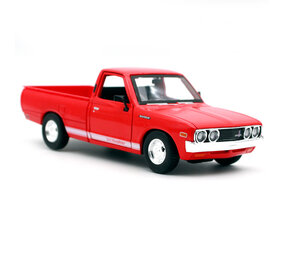 Datsun Datsun 620 Pick-Up 1973 'Special Edition' - 1:24 - Maisto Datsun Datsun 620 Pick-Up 1973 'Special Edition' - 1:24 - Maisto