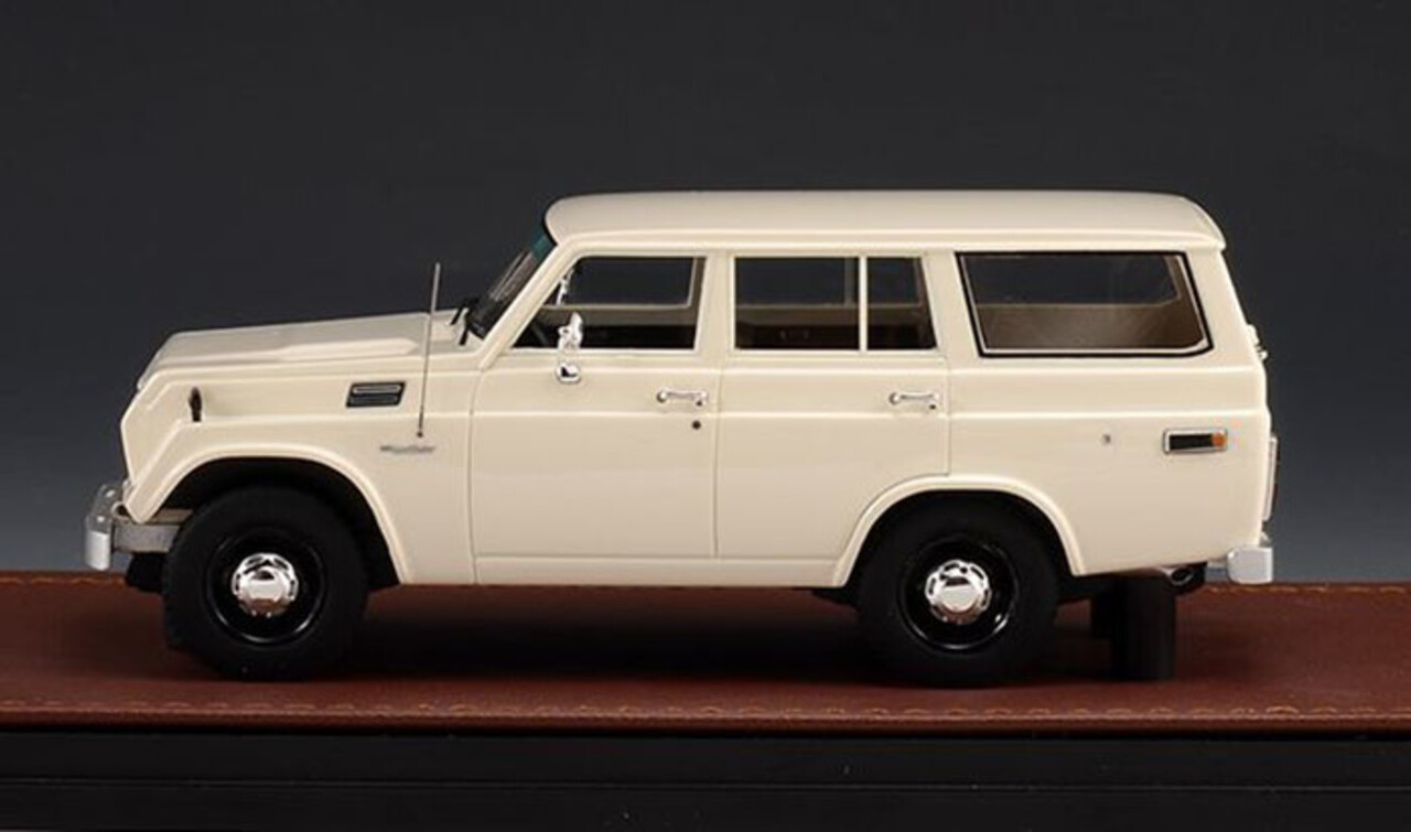 Toyota Toyota Land Cruiser FJ55 1979 - 1:43 - GLM (Great Lighting Models) Toyota Toyota Land Cruiser FJ55 1979 - 1:43 - GLM (Great Lighting Models)