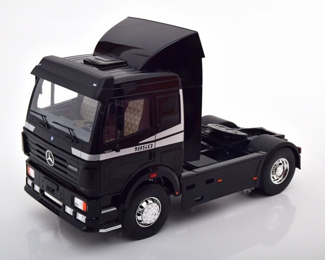 Mercedes-Benz Mercedes-Benz 1850 SK II - 1:18 - Modelcar Group