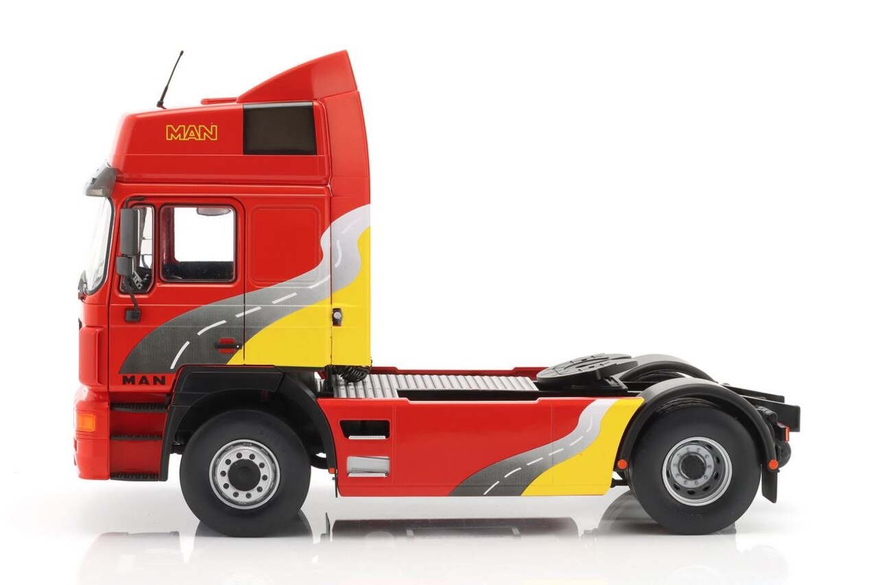 MAN MAN F2000 - 1:18 - Modelcar Group MAN MAN F2000 - 1:18 - Modelcar Group