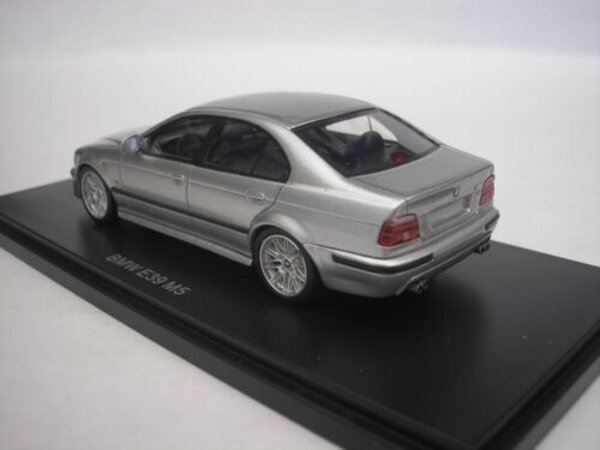 BMW BMW M5 (E39) 2002 - 1:43 - Neo Scale Models BMW BMW M5 (E39) 2002 - 1:43 - Neo Scale Models