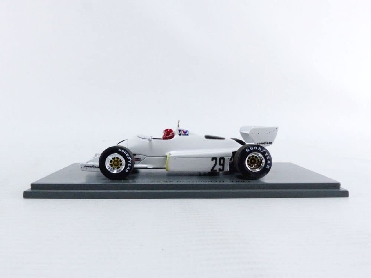 Formule 1 Arrows A6 #29 Brazilian GP 1983 - 1:43 - Spark Formule 1 Arrows A6 #29 Brazilian GP 1983 - 1:43 - Spark