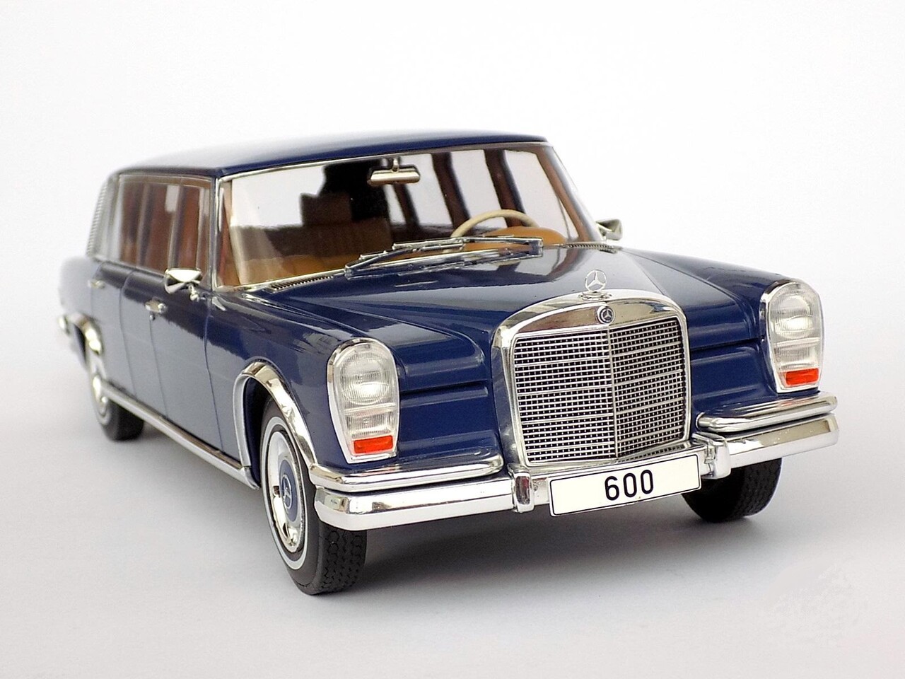 Mercedes-Benz Mercedes-Benz 600 - 1:18 - Modelcar Group Mercedes-Benz Mercedes-Benz 600 - 1:18 - Modelcar Group