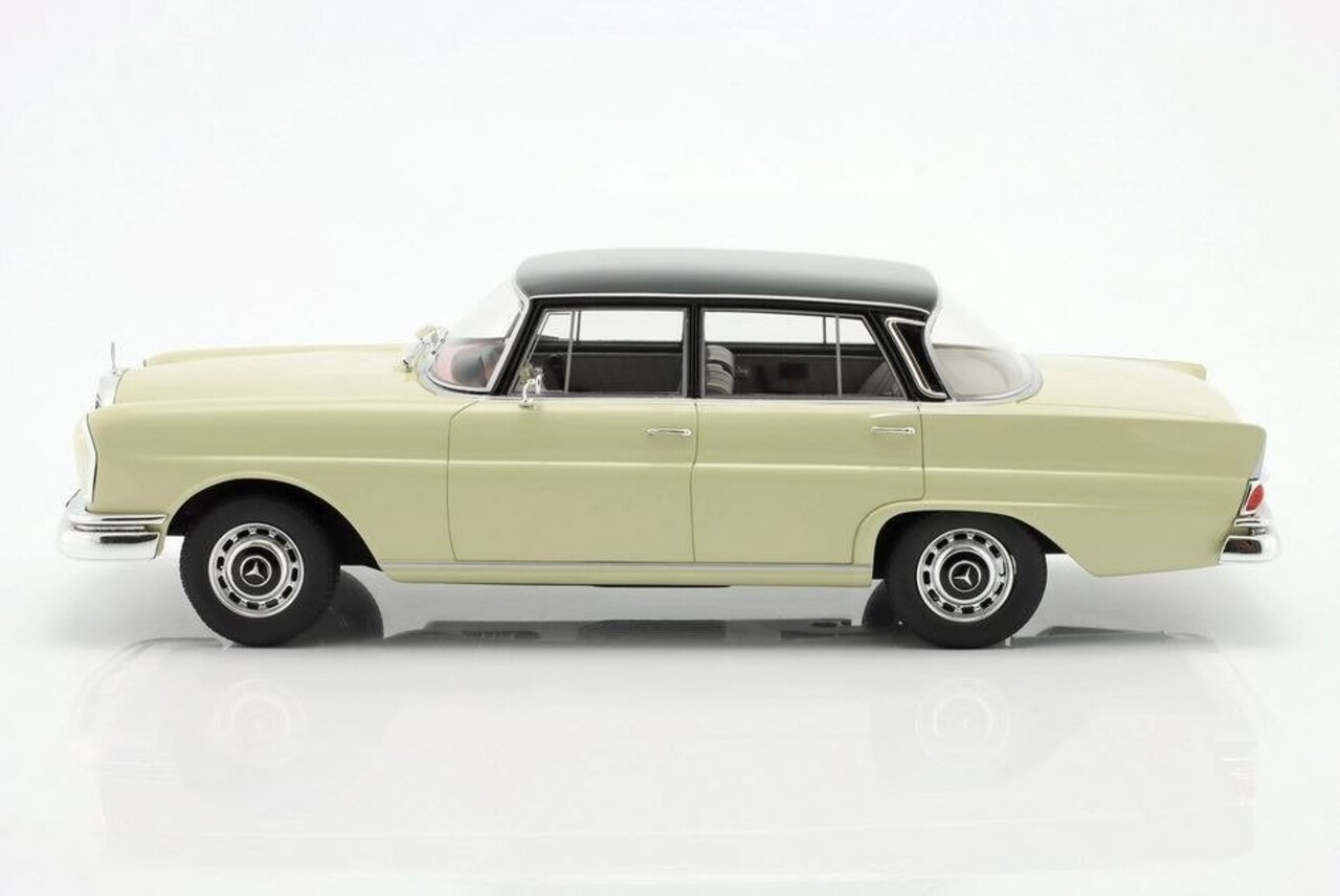 Mercedes-Benz Mercedes-Benz 220SE (W111) 1966 - 1:18 - Cult Scale Models