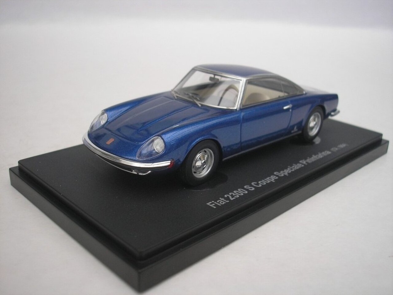 Fiat Fiat 2300S Coupe Speciale Pininfarina Italy 1964 - 1:43 - Autocult