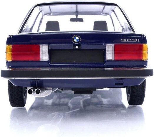 BMW BMW 323i 1982 - 1:18 - Minichamps