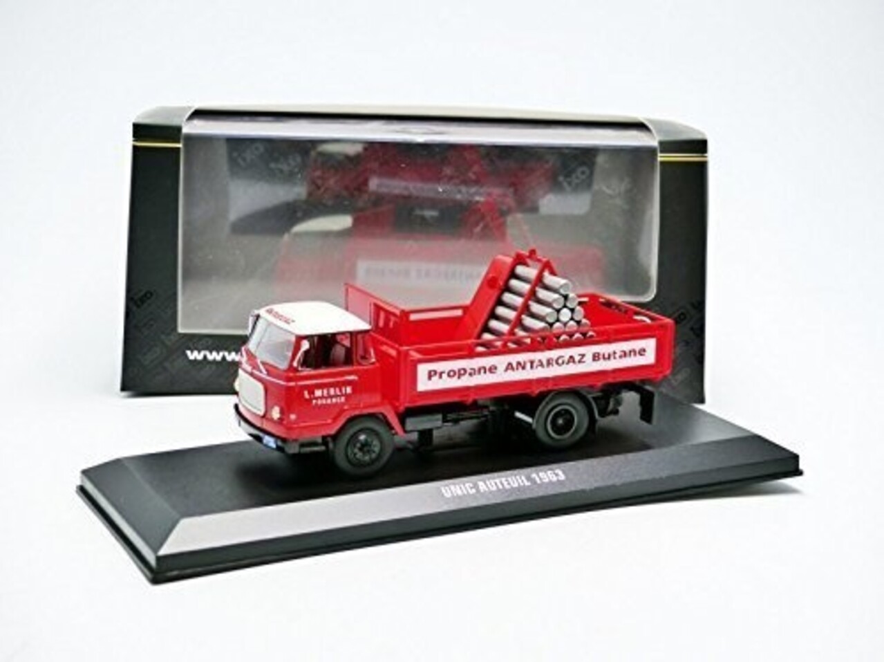 Unic Unic Auteuil 'Antargaz' 1963 - 1:43 - IXO Models