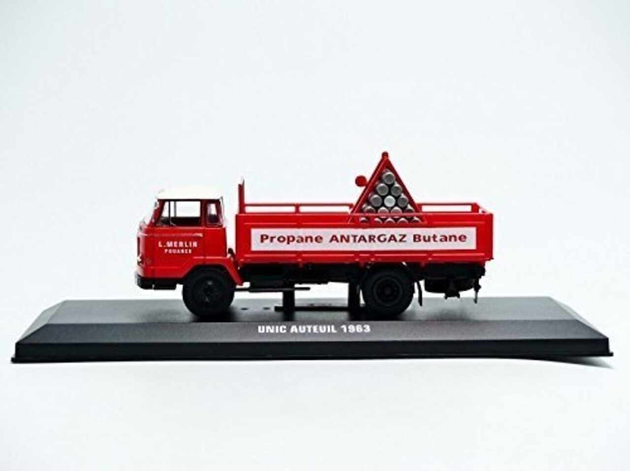 Unic Unic Auteuil 'Antargaz' 1963 - 1:43 - IXO Models
