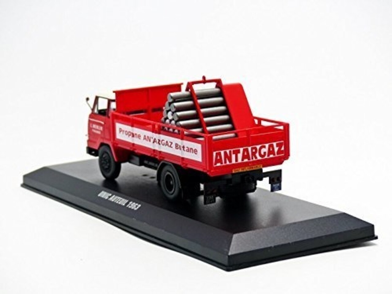 Unic Unic Auteuil 'Antargaz' 1963 - 1:43 - IXO Models