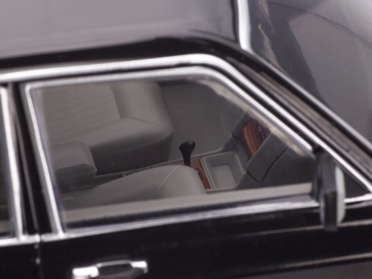 Mercedes-Benz Mercedes-Benz S-Class 280 SE (W126) - 1:18 - Modelcar Group Mercedes-Benz Mercedes-Benz S-Class 280 SE (W126) - 1:18 - Modelcar Group