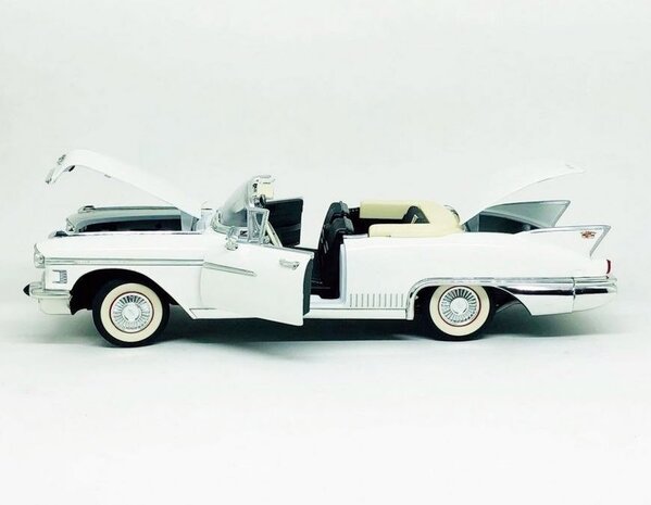 Cadillac Cadillac Eldorado Biarritz 1958 - 1:18 - Road Signature Cadillac Cadillac Eldorado Biarritz 1958 - 1:18 - Road Signature