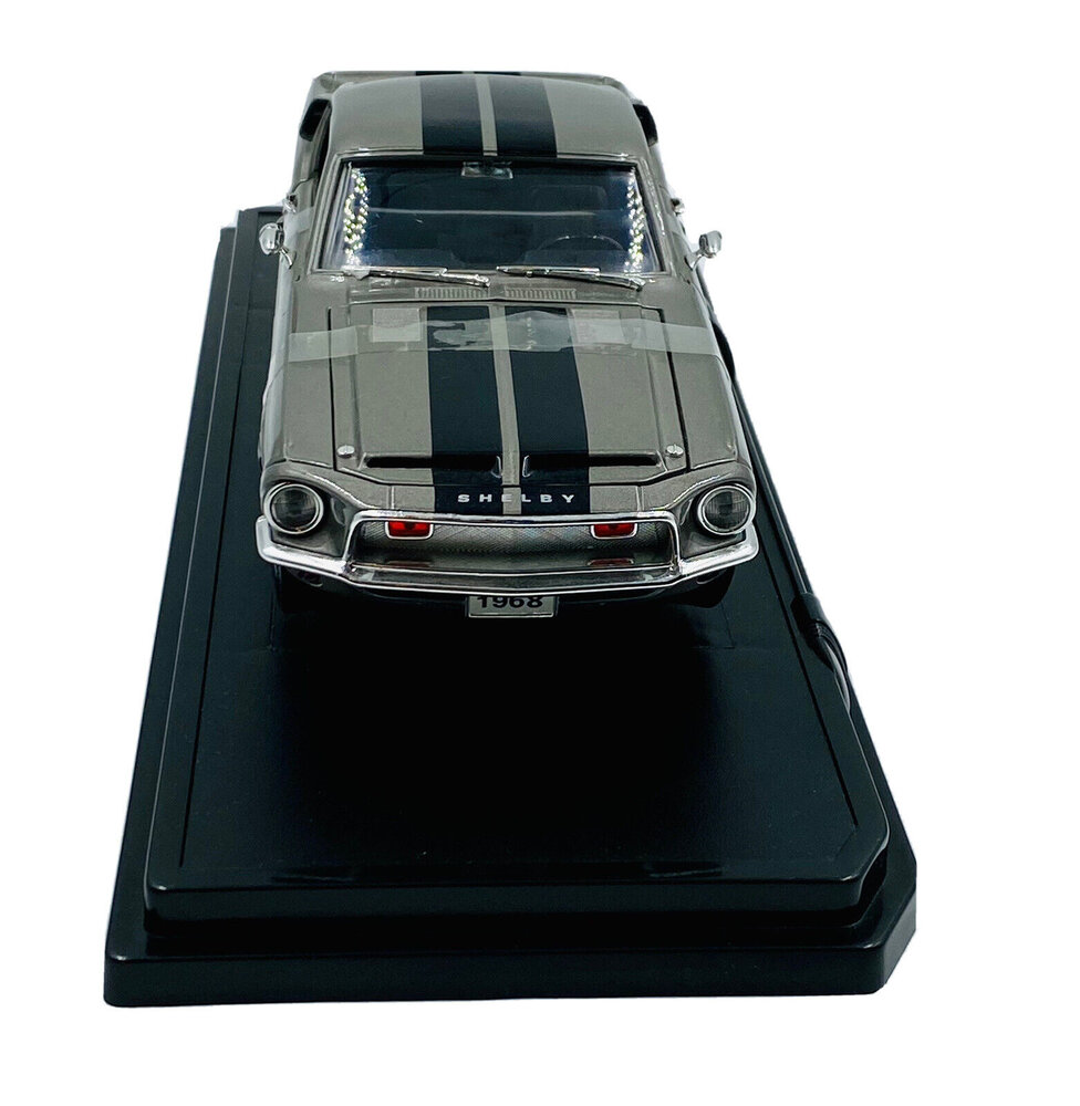 Shelby Shelby GT-500KR 1968 - 1:18 - Road Signature Shelby Shelby GT-500KR 1968 - 1:18 - Road Signature