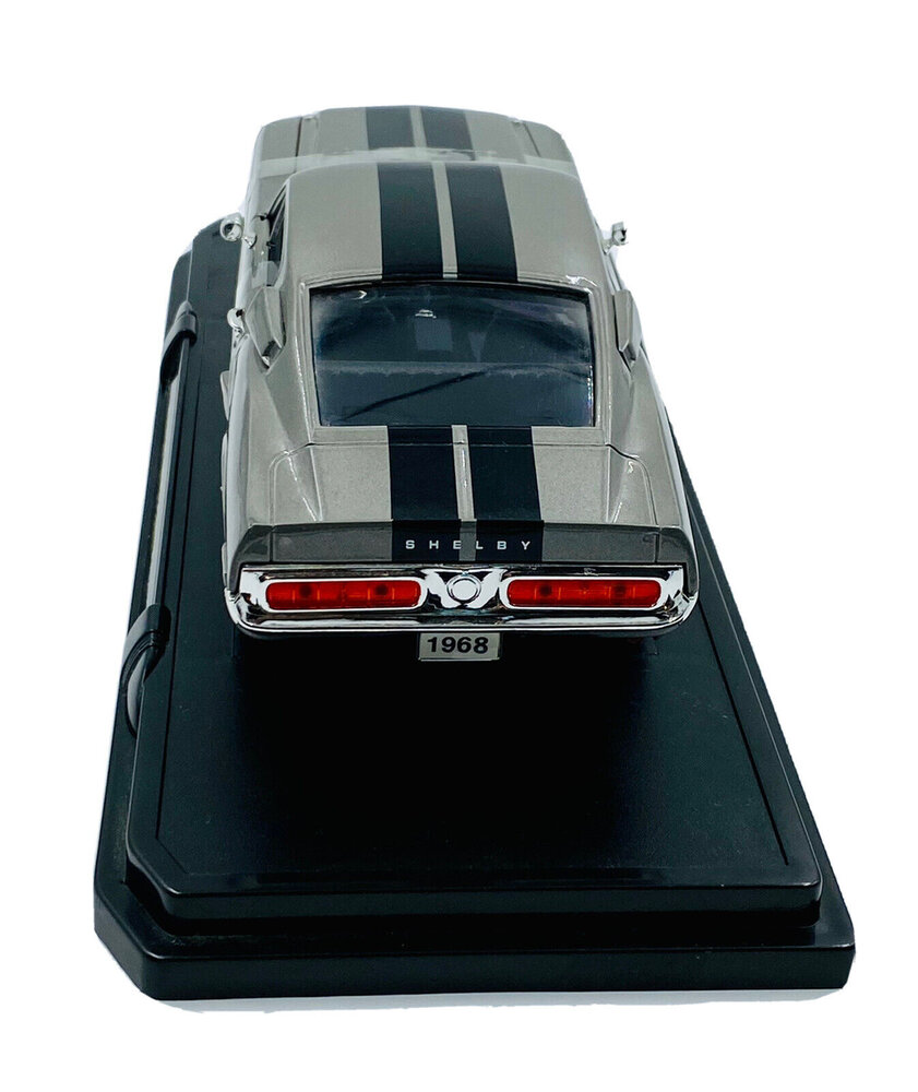 Shelby Shelby GT-500KR 1968 - 1:18 - Road Signature Shelby Shelby GT-500KR 1968 - 1:18 - Road Signature
