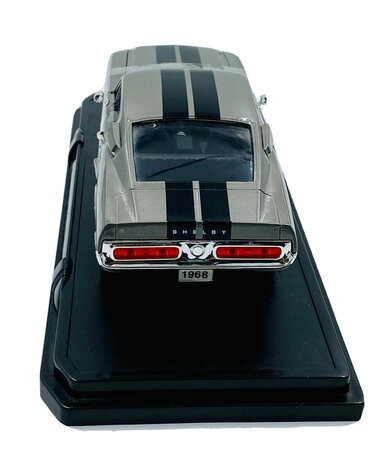 Shelby Shelby GT-500KR 1968 - 1:18 - Road Signature Shelby Shelby GT-500KR 1968 - 1:18 - Road Signature