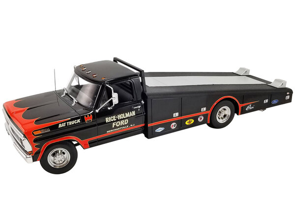 Ford Ford F-350 Ramp Truck Car Transporter Holman Batcar 1970 - 1:18 - ACME Ford Ford F-350 Ramp Truck Car Transporter Holman Batcar 1970 - 1:18 - ACME
