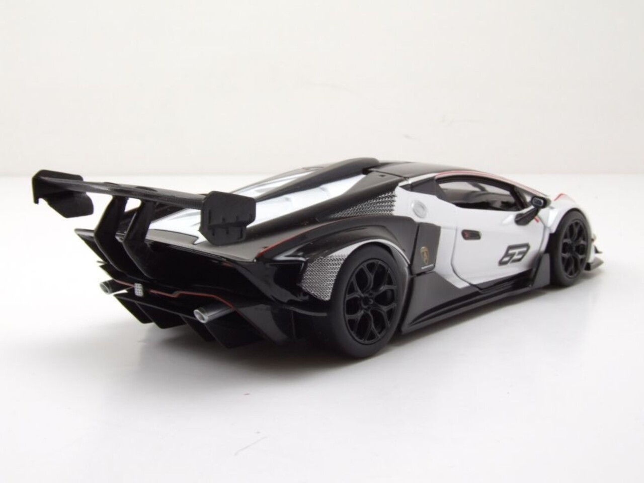 Lamborghini Lamborghini Essenza SCV12 #63 Squadra Corse 2022 - 1:24 - Bburago Lamborghini Lamborghini Essenza SCV12 #63 Squadra Corse 2022 - 1:24 - Bburago