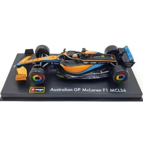 Formule 1 McLaren F1 MCL36 Mercedes Team McLaren #3 GP Australia 2022 + Helmet + Plastic Showcase (D. Ricciardo) - 1:43 - Bburago Formule 1 McLaren F1 MCL36 Mercedes Team McLaren #3 GP Australia 2022 + Helmet + Plastic Showcase (D. Ricciardo) - 1:43 - Bburago