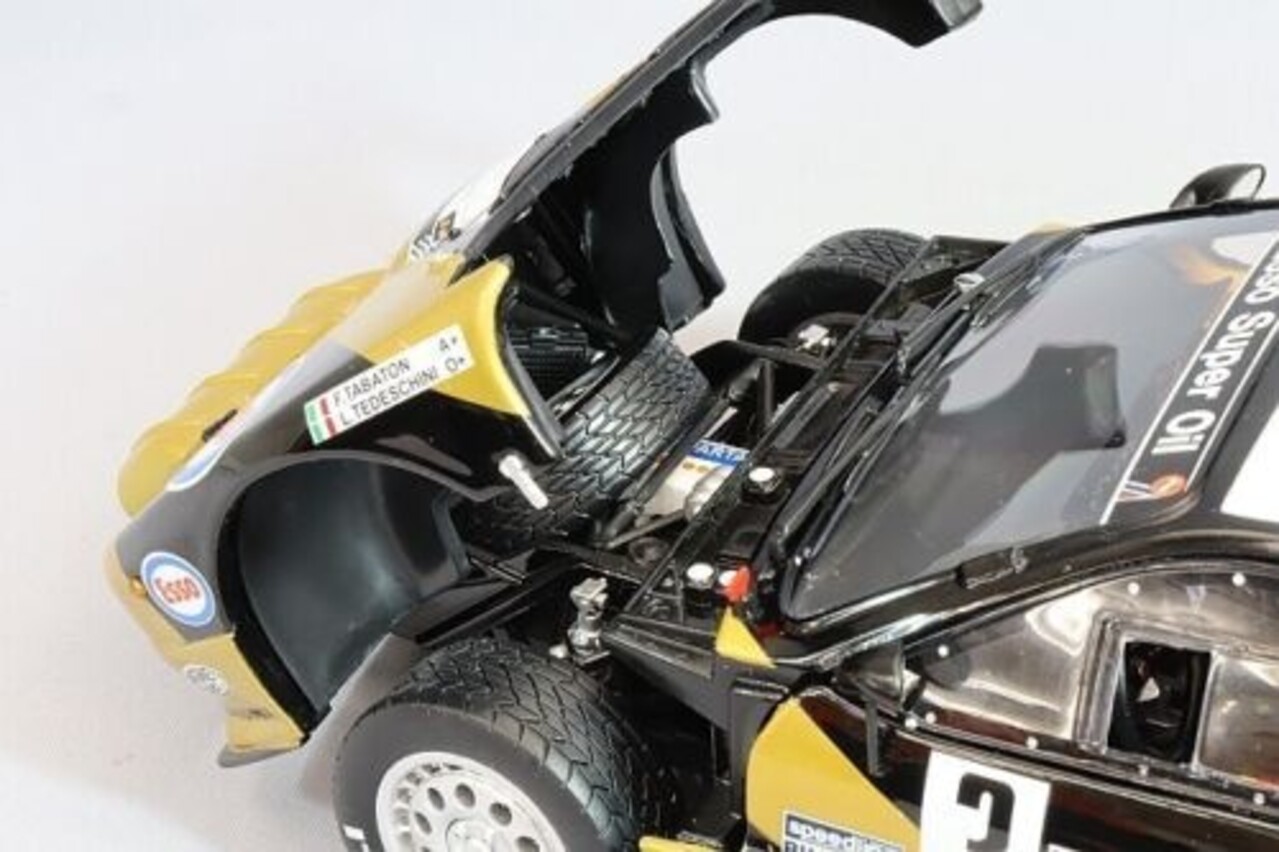 Lancia Lancia Rally 037 #3 Grifone Esso Rally Targa Florio 1985 - 1:18 - Kyosho Lancia Lancia Rally 037 #3 Grifone Esso Rally Targa Florio 1985 - 1:18 - Kyosho