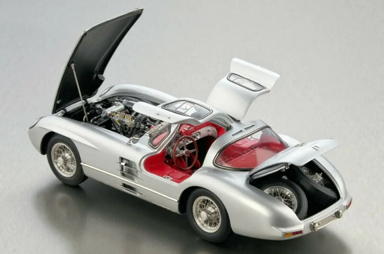 Mercedes-Benz Mercedes-Benz 300 SLR Uhlenhaut Coupe 1955 - 1:18 - CMC