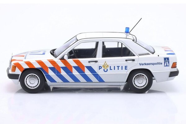 Mercedes-Benz Mercedes-Benz 190 Dutch Police 1993 - 1:18 - Triple 9 Collection Mercedes-Benz Mercedes-Benz 190 Dutch Police 1993 - 1:18 - Triple 9 Collection