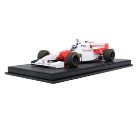 Formule 1 McLaren MP4/11 3.0L V10 #7 Team Mercedes Central Wing 6th GP Monaco 1996 + Pilot Figure Mika Hakkinen - 1:18 - GP Replicas Formule 1 McLaren MP4/11 3.0L V10 #7 Team Mercedes Central Wing 6th GP Monaco 1996 + Pilot Figure Mika Hakkinen - 1:18 - GP Replicas