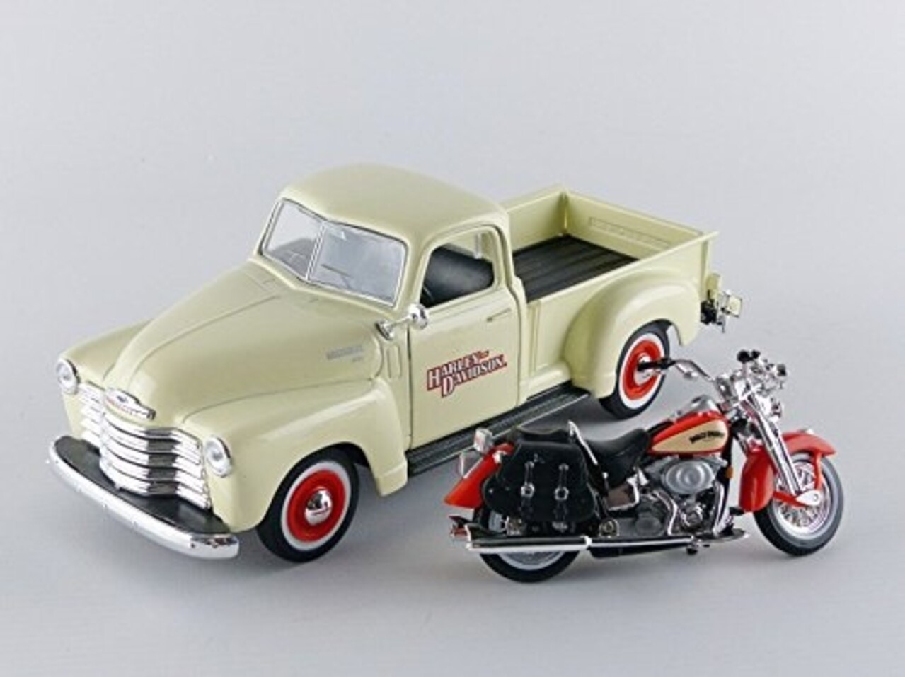 Chevrolet Chevrolet 3100 1950 + Harley-Davidson FLSTS Heritage Springer 2001 - 1:24 - Maisto
