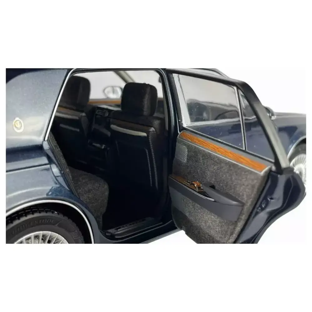 Toyota Toyota Century 2022 - 1:18 - LCD Model Toyota Toyota Century 2022 - 1:18 - LCD Model