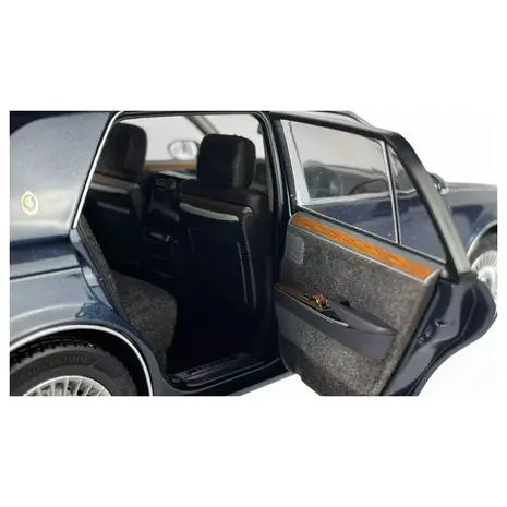 Toyota Toyota Century 2022 - 1:18 - LCD Model Toyota Toyota Century 2022 - 1:18 - LCD Model