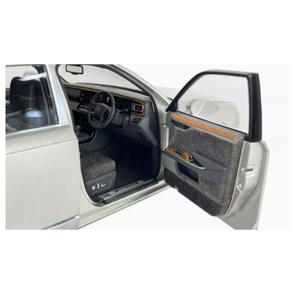 Toyota Toyota Century 2022 - 1:18 - LCD Model Toyota Toyota Century 2022 - 1:18 - LCD Model